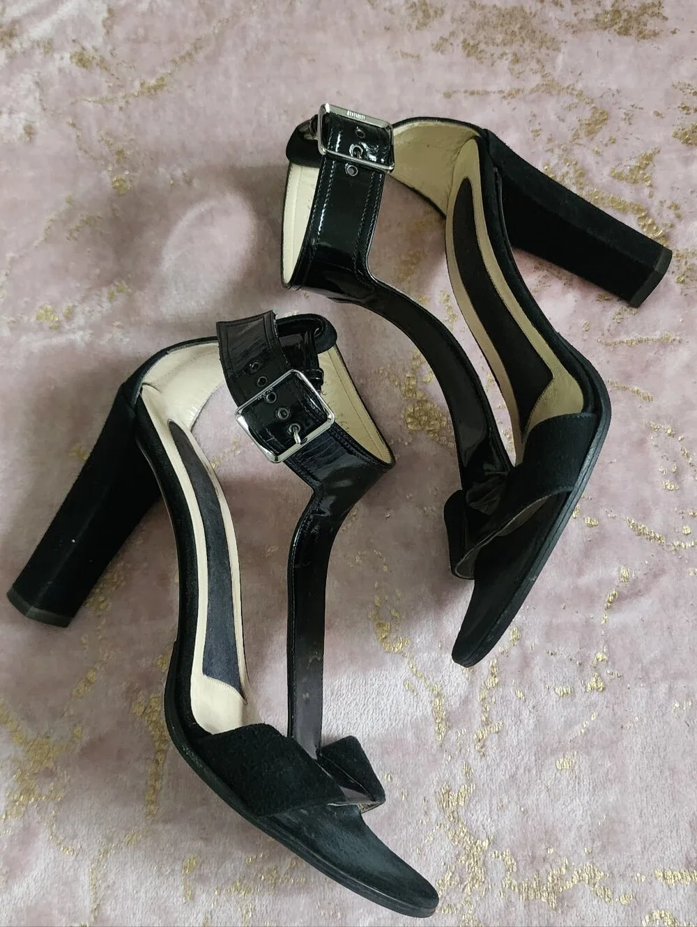 GUCCI | Classic Black T-Strap High Heel Sandals - Picture 5 of 16